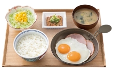 吉野家 朝定食「Wハムエッグ納豆定食」