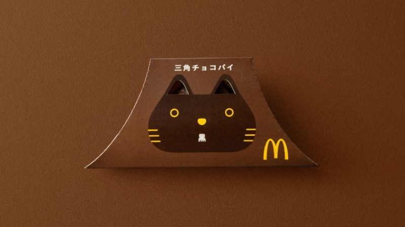 マクドナルド「三角チョコパイ 黒」ネコの数量限定パッケージ