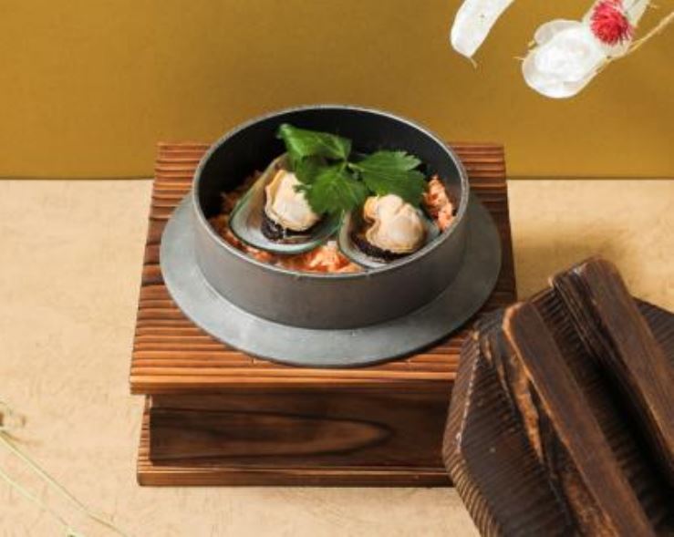 アトレ上野「まいか-米香-」 「パーナ貝と鮭の釜飯御膳」2680円