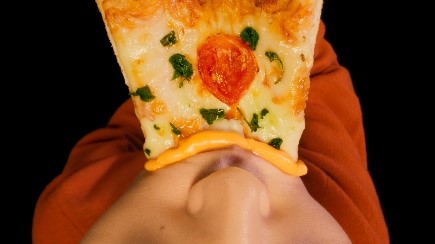 ドミノ・ピザ「チーズボルケーノ」テレビCM