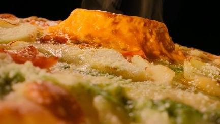 ドミノ・ピザ「チーズボルケーノ」テレビCM