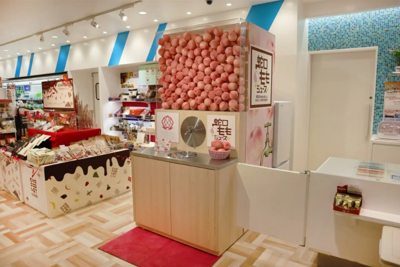 しずおかマルシェ富士山静岡空港店に「蛇口ももジュース」設置