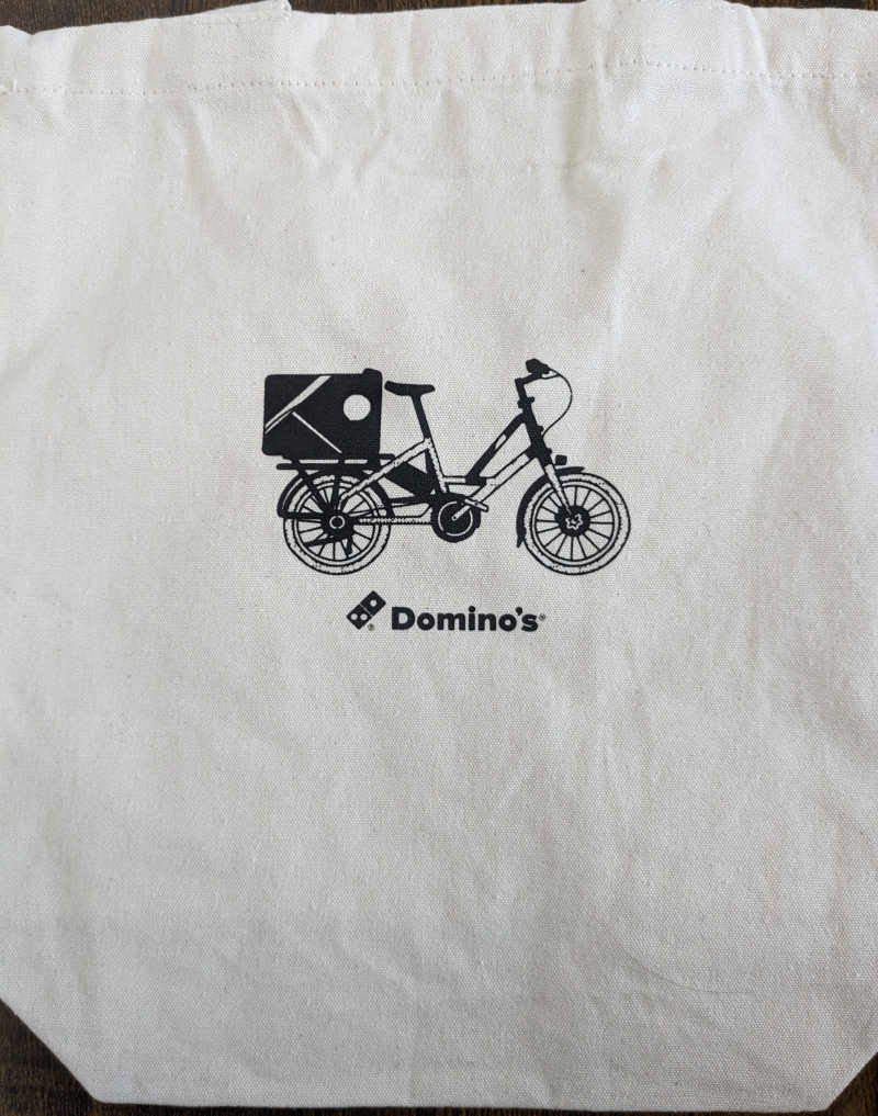 ドミノピザ福袋 オリジナル「トートバック」裏 ：デリバリーバイクのイラスト
