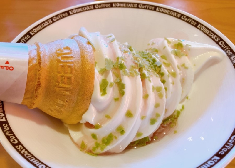 コメダ珈琲店「桜舞う おぱんちゅうさぎのソフトクリーム」