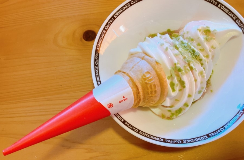 コメダ珈琲店「桜舞う おぱんちゅうさぎのソフトクリーム」