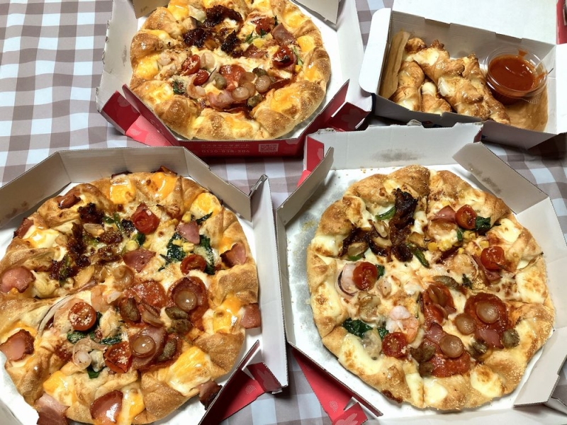 ドミノピザ“チーズツイスト”ピザ3種類と「チーズツイストブレッド」