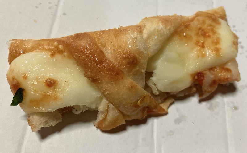 ドミノピザ「チーズンロールツイスト」のピザ耳