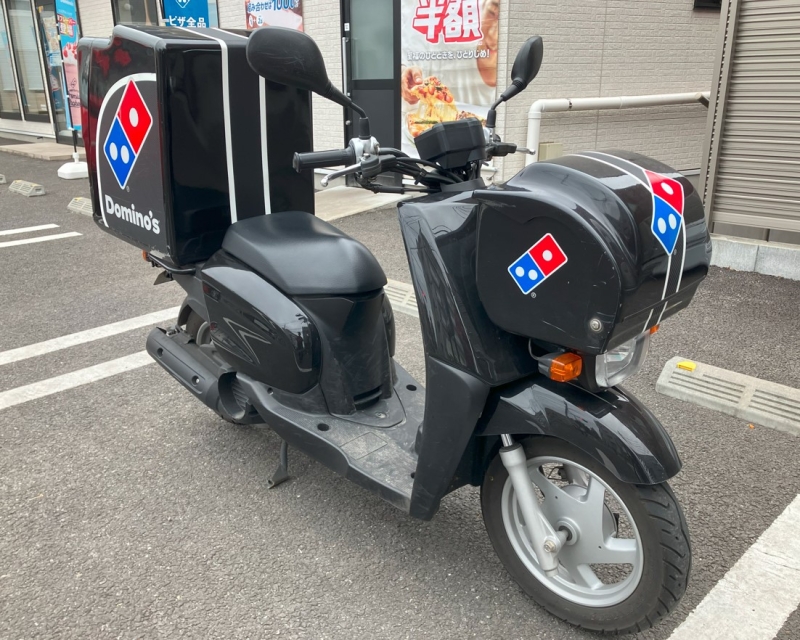 ドミノ・ピザのデリバリーバイク
